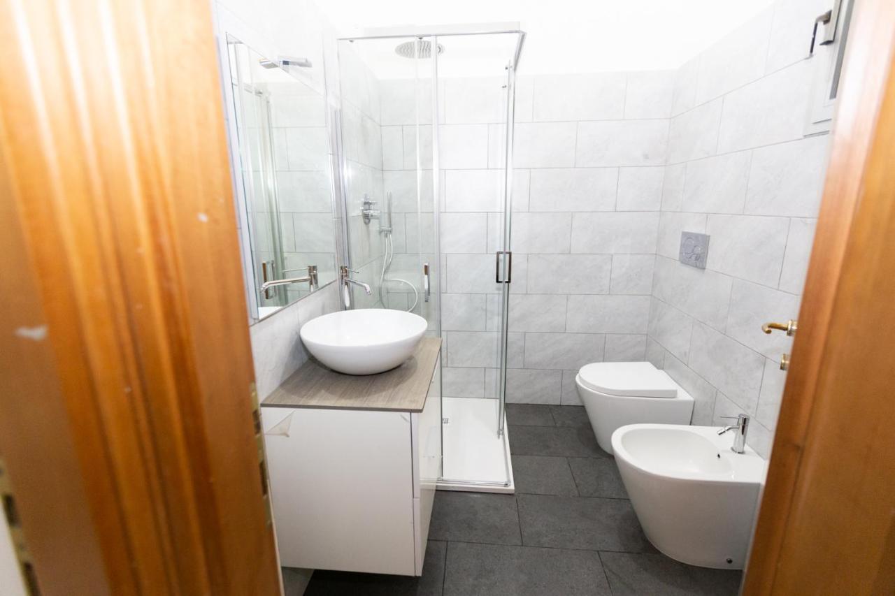 Dream House Chinatown Apartment Милано Екстериор снимка
