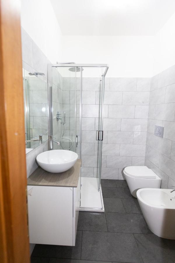 Dream House Chinatown Apartment Милано Екстериор снимка