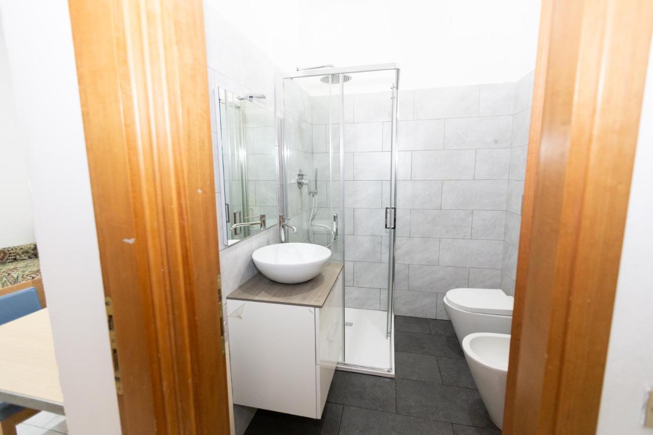 Dream House Chinatown Apartment Милано Екстериор снимка