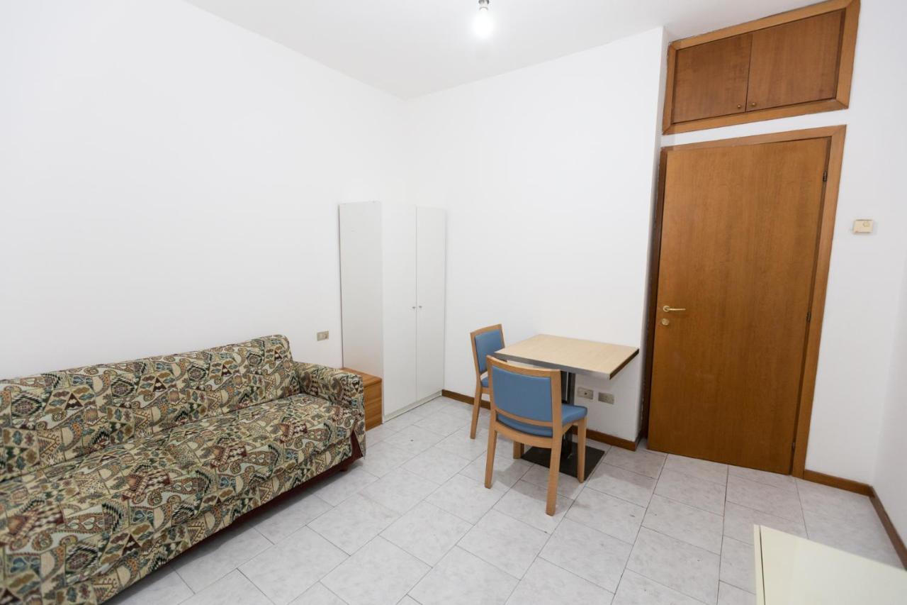 Dream House Chinatown Apartment Милано Екстериор снимка