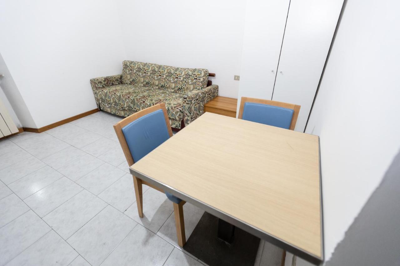Dream House Chinatown Apartment Милано Екстериор снимка