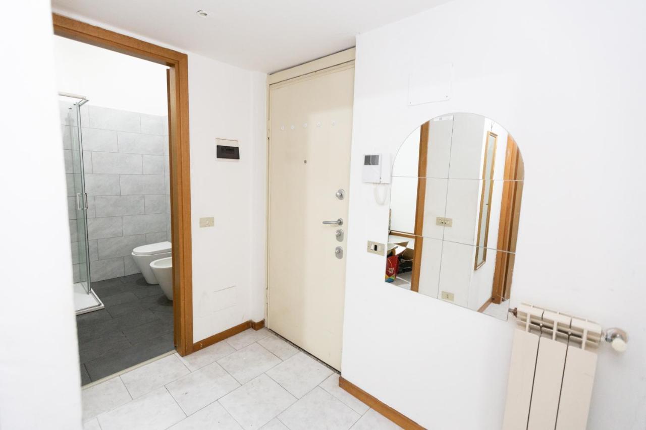 Dream House Chinatown Apartment Милано Екстериор снимка