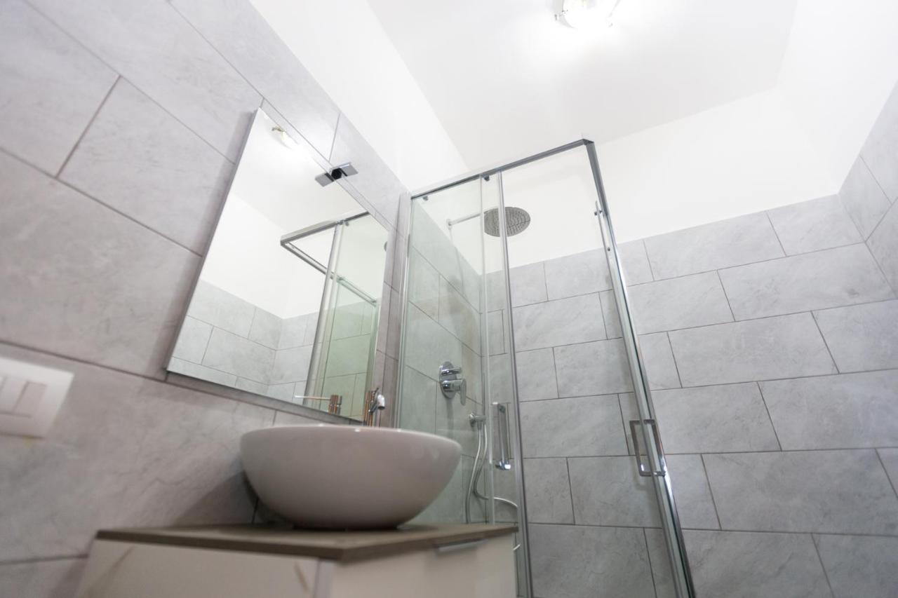 Dream House Chinatown Apartment Милано Екстериор снимка